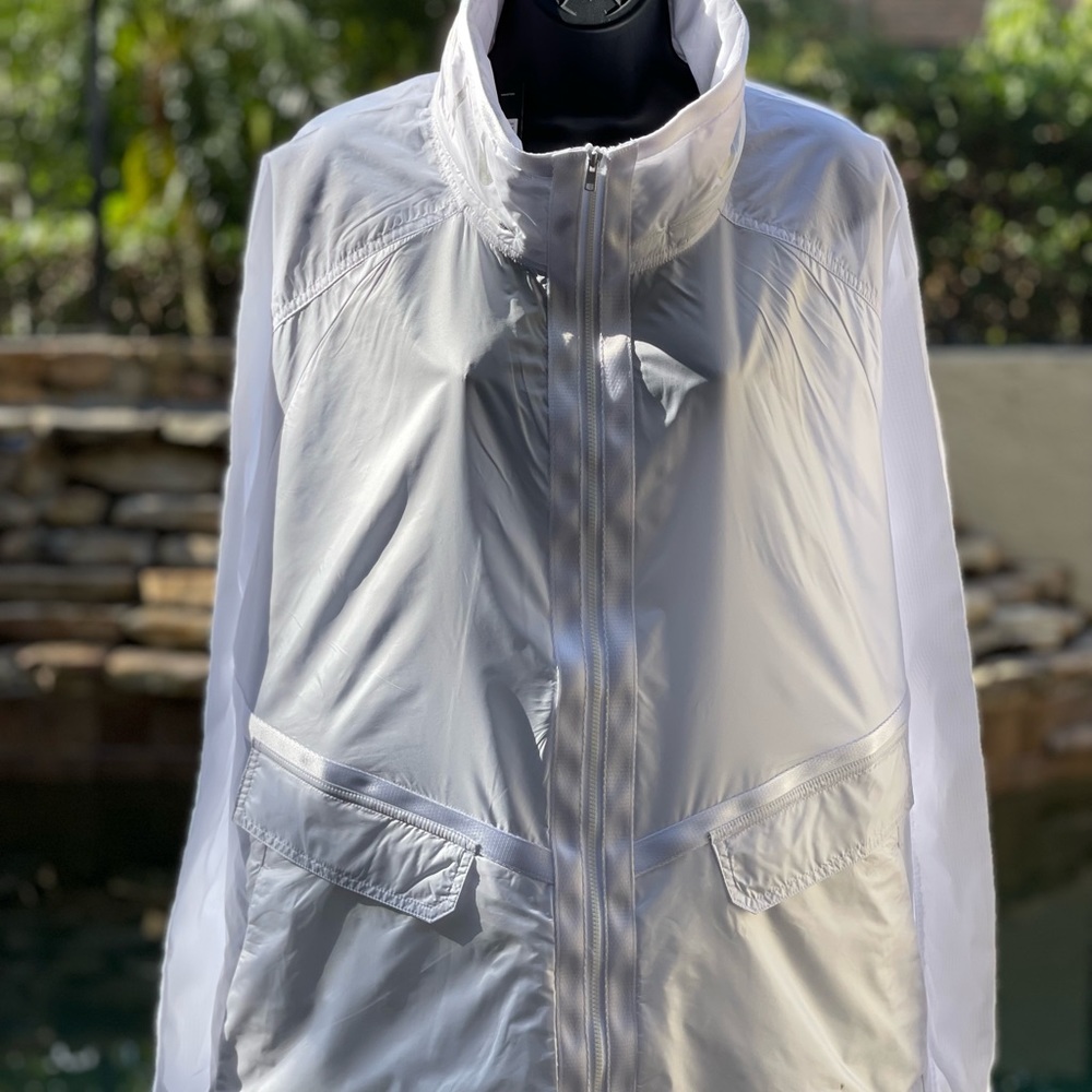 NIKE AIR JORDAN WOMENS FUTURE PRIMAL LIGHTWEIGHT JACKET (2X) DA1522-100 WHITE